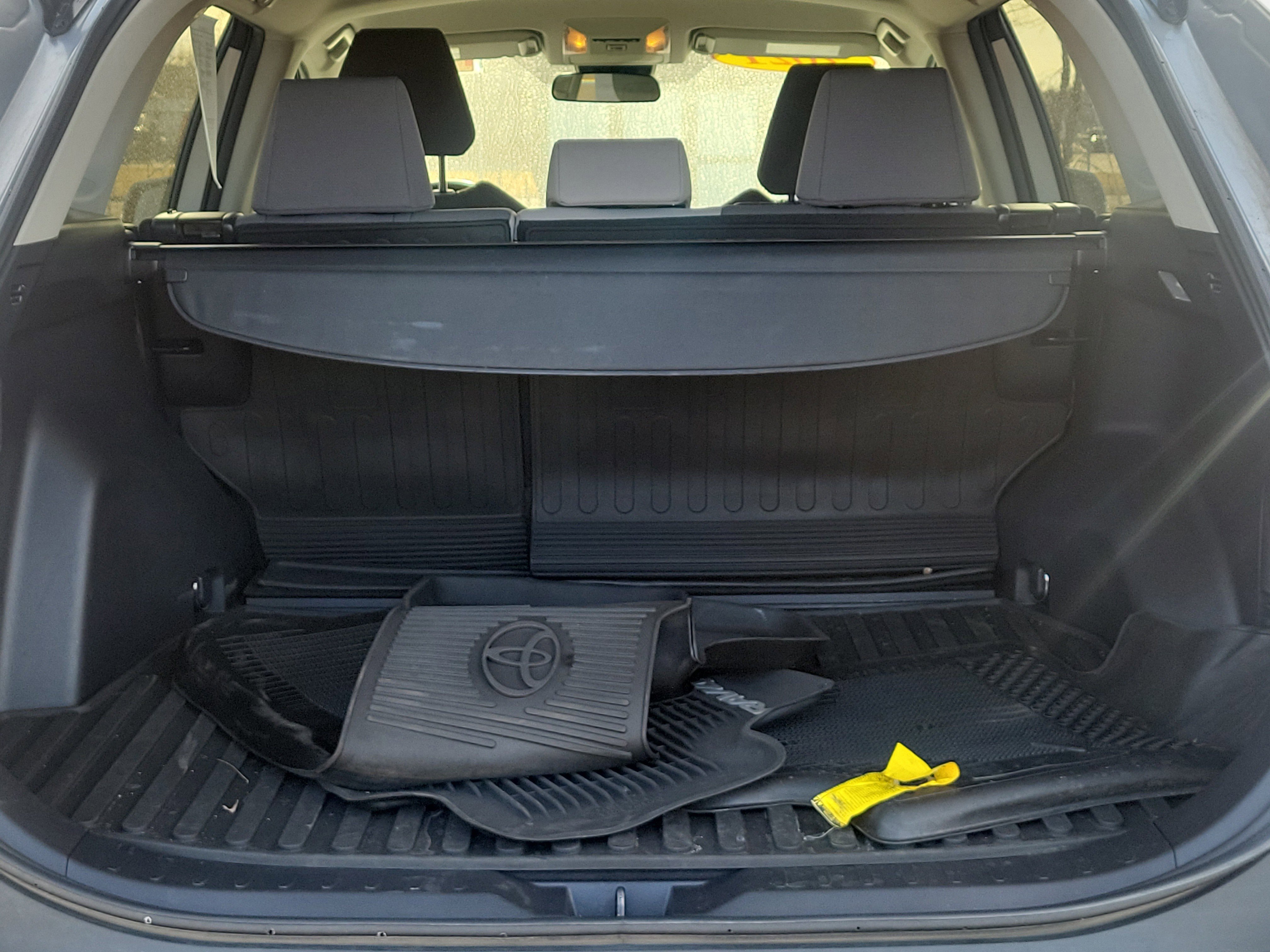 Used 2021 Toyota RAV4 XLE image 7