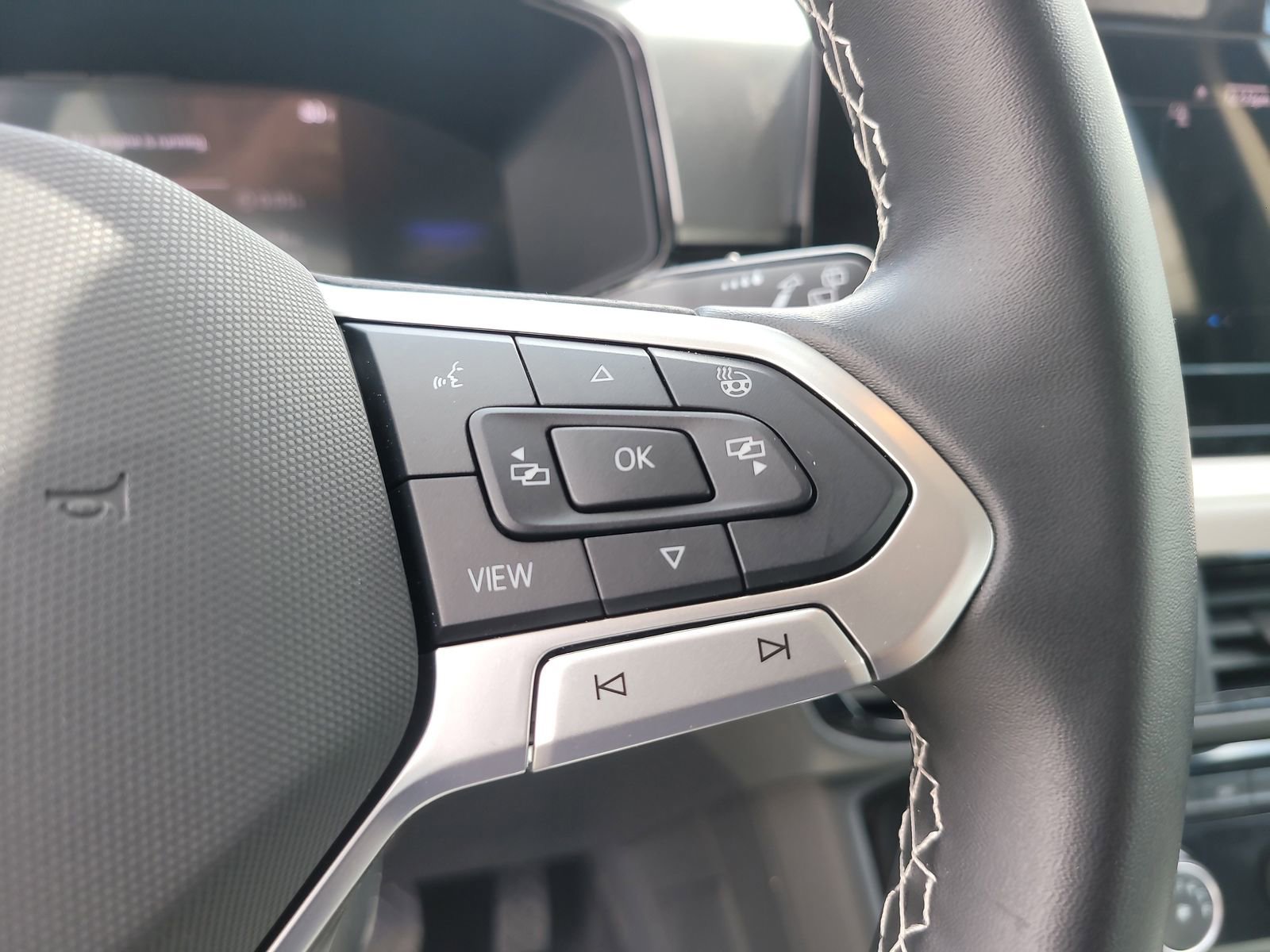 Certified 2025 Volkswagen Taos S FWD image 29