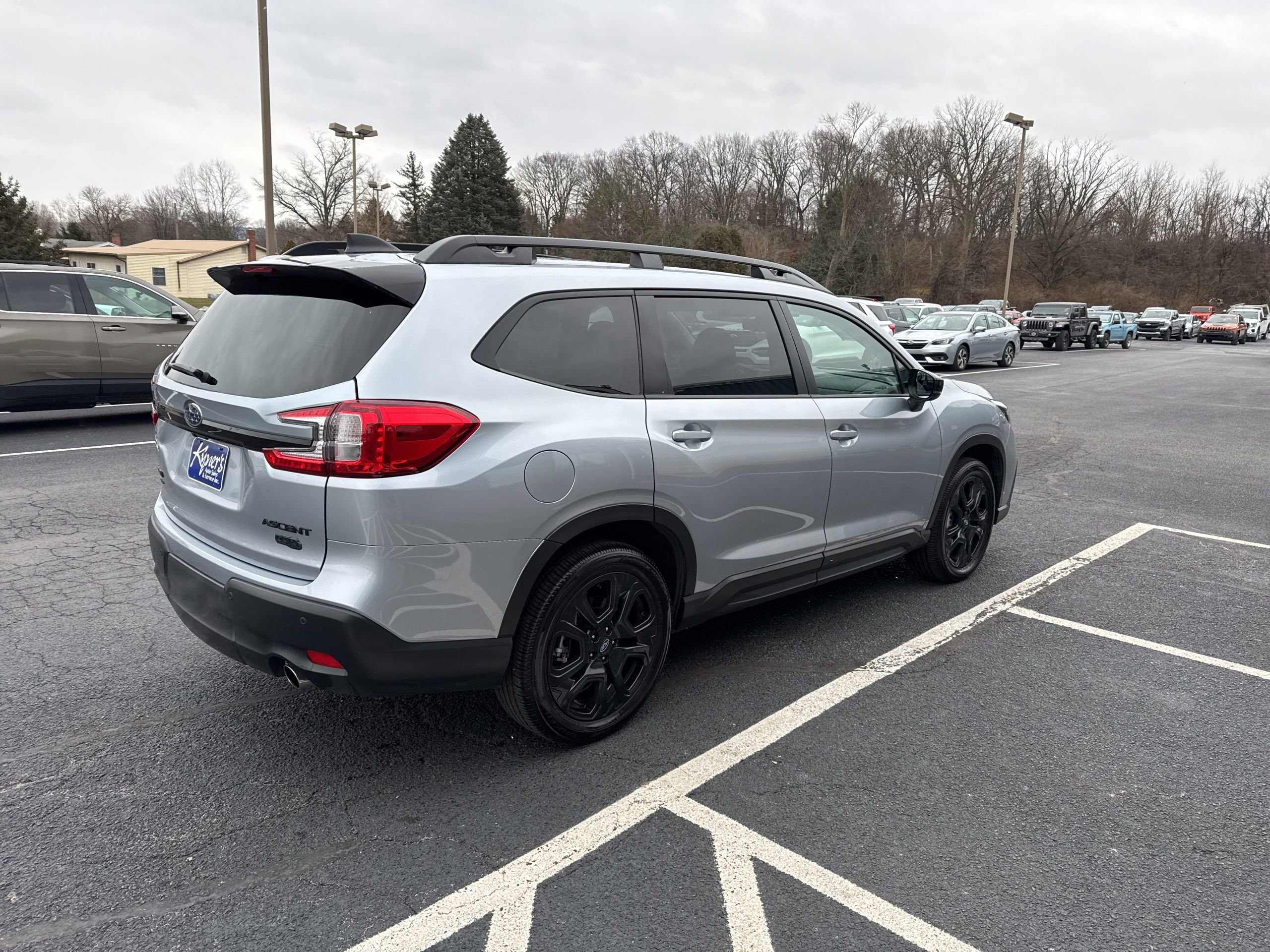 Used 2025 Subaru Ascent Bronze Edition image 6