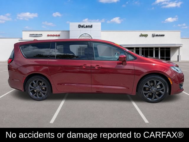 Used 2020 Chrysler Pacifica Touring w/ S Appearance Package FWD image 3