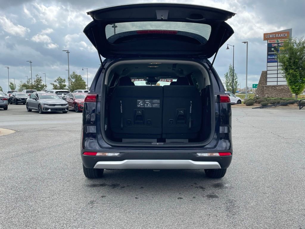 Used 2024 Kia Carnival LX image 7