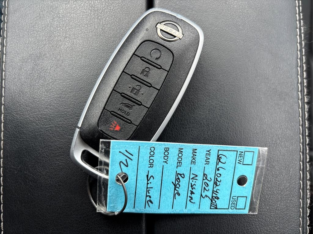 Certified 2025 Nissan Rogue Platinum image 42