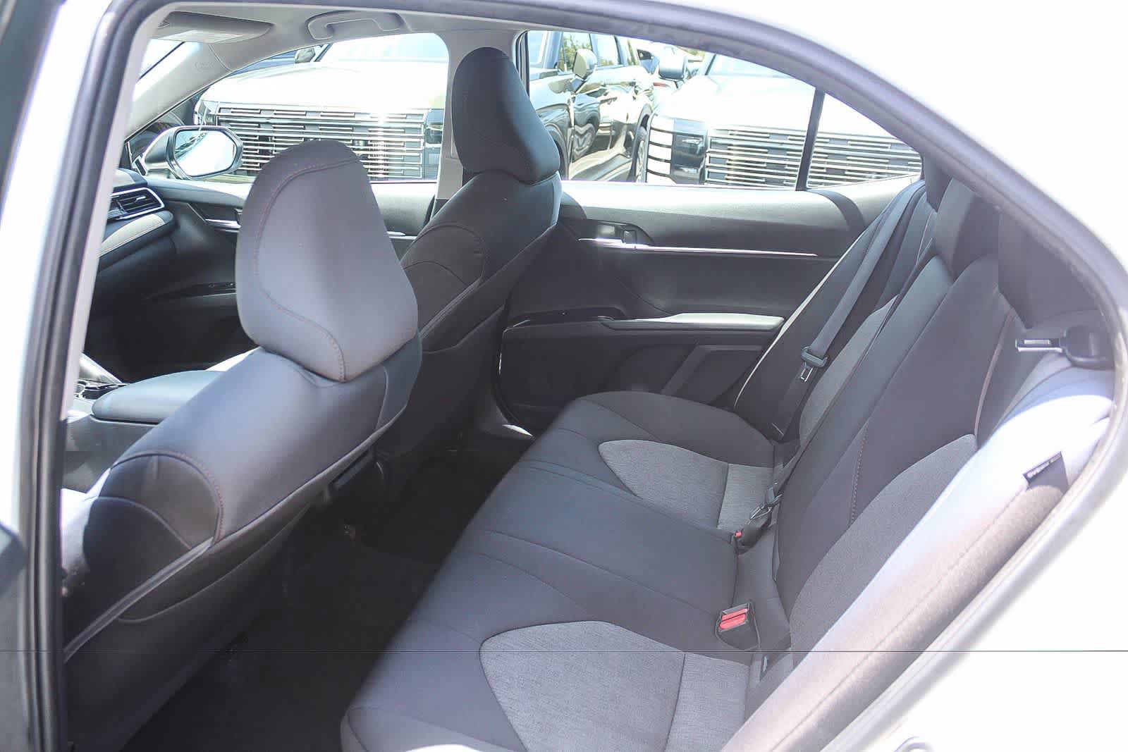 Used 2018 Toyota Camry LE FWD image 23