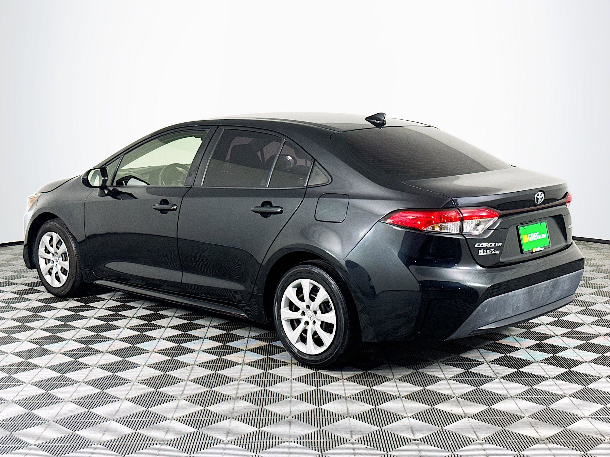 Used 2022 Toyota Corolla LE FWD image 6