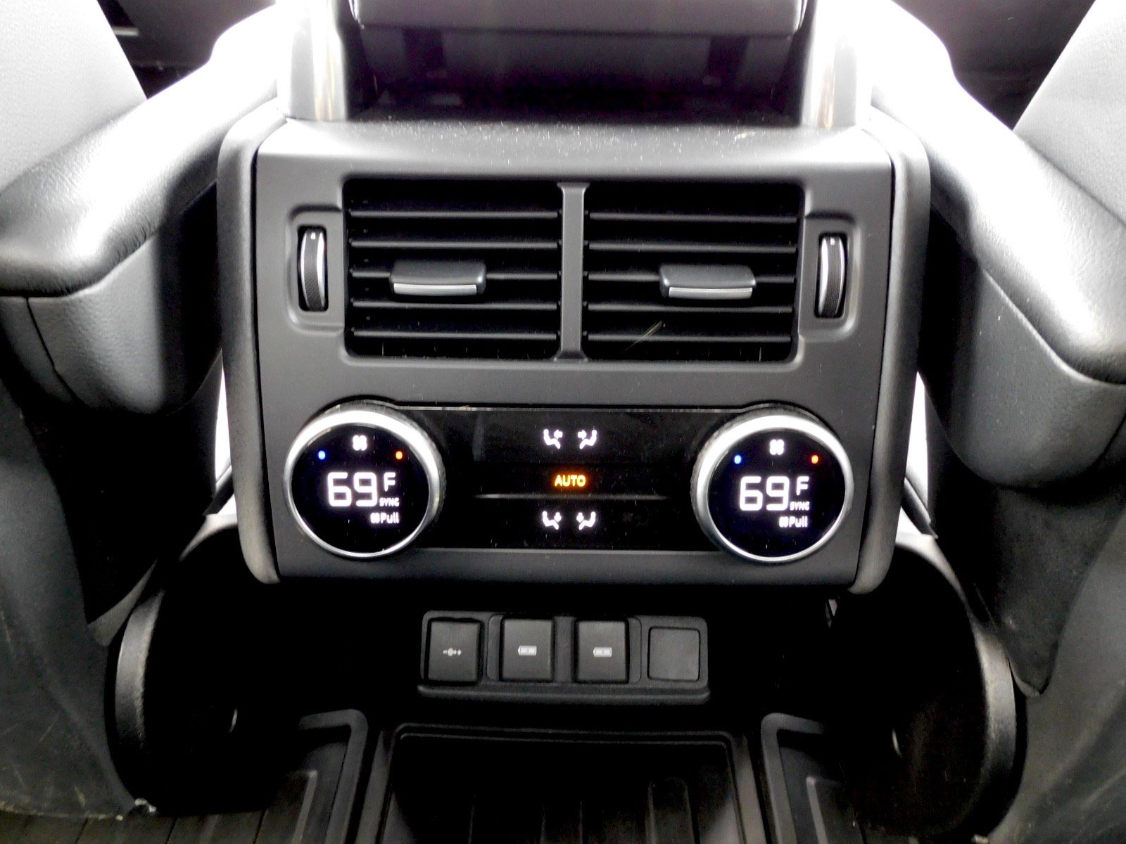 Used 2023 Land Rover Discovery S R-Dynamic AWD/4WD image 24