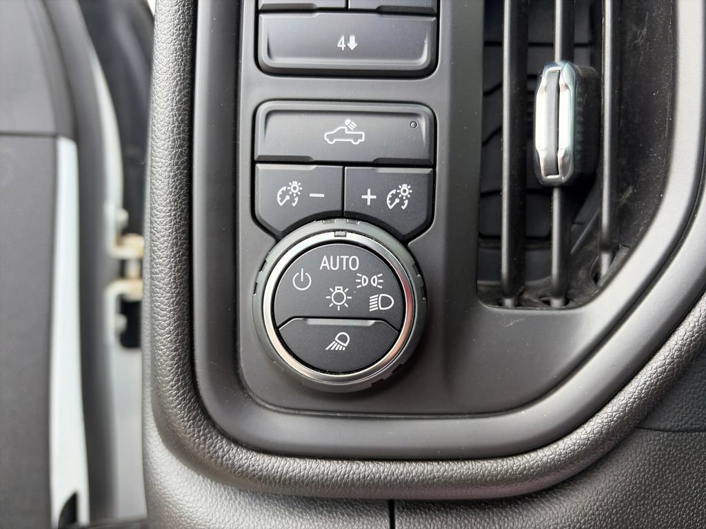 Used 2022 Chevrolet Silverado 2500 Custom w/ Custom Value Package AWD/4WD image 26