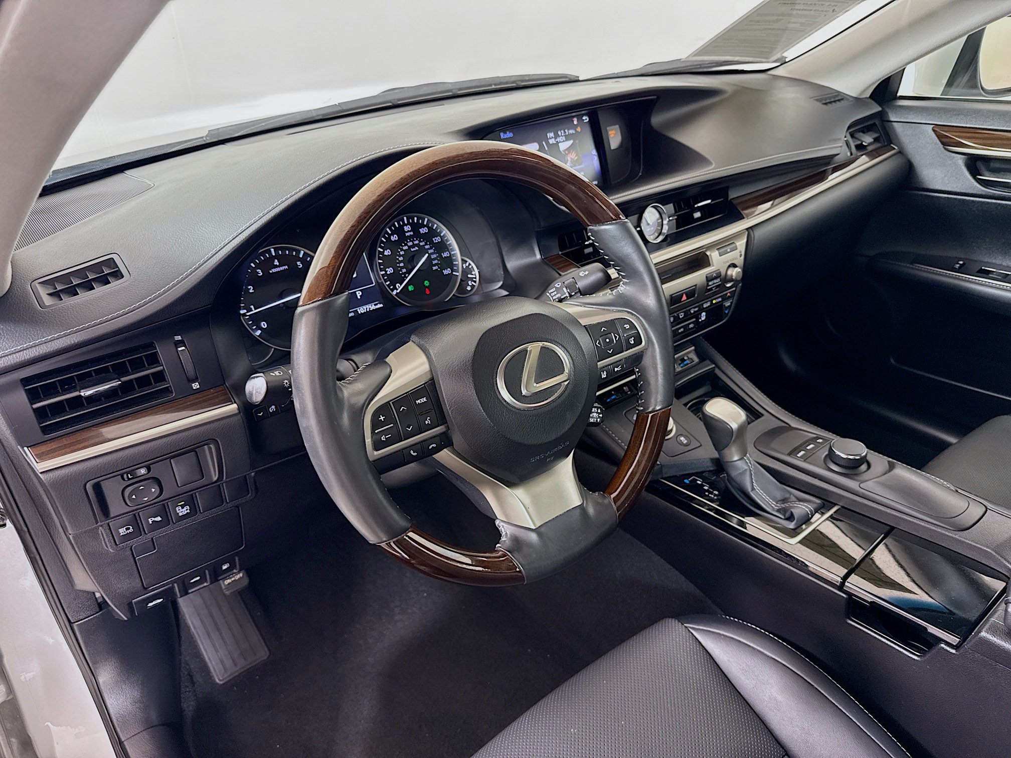 Used 2017 Lexus ES 350 w/ Premium Package FWD image 9