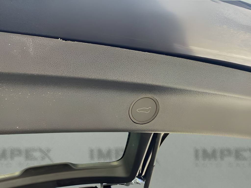 Used 2024 Tesla Model Y Long Range AWD/4WD image 19