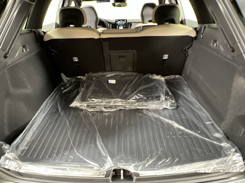 New 2026 Volvo XC60 B5 Plus w/ Climate Package image 16