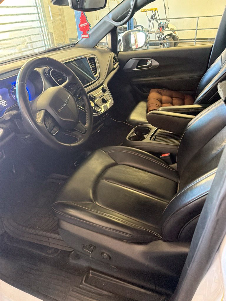 Used 2023 Chrysler Pacifica Touring-L w/ S Appearance Package