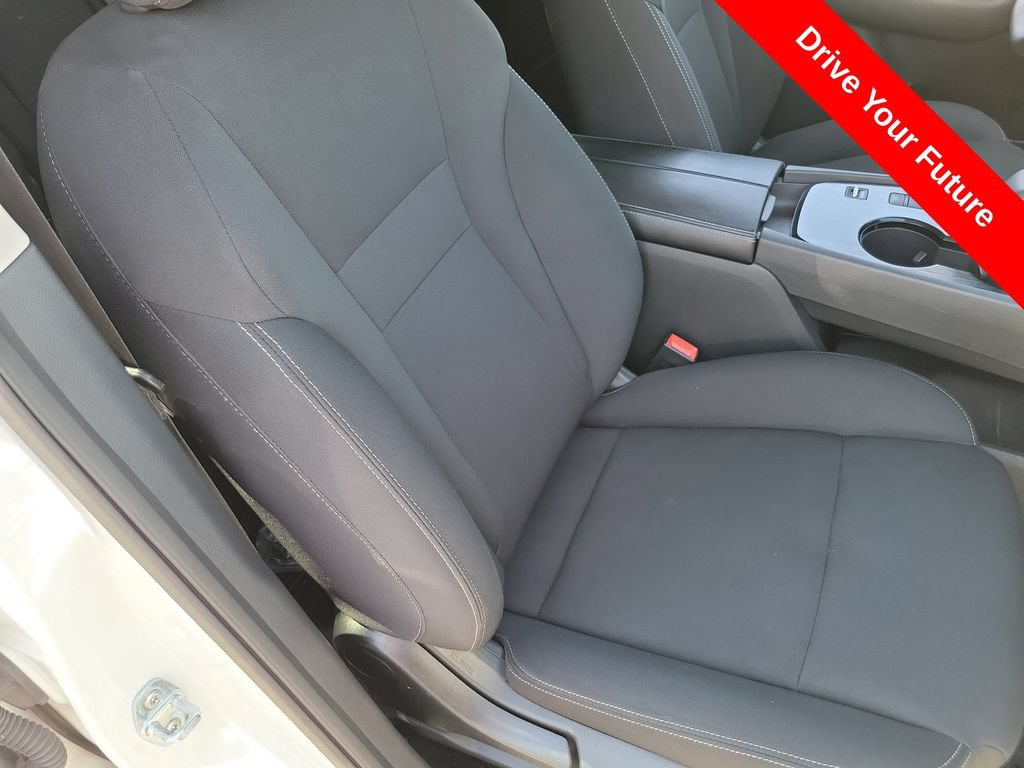 Used 2024 Nissan Rogue S FWD image 19