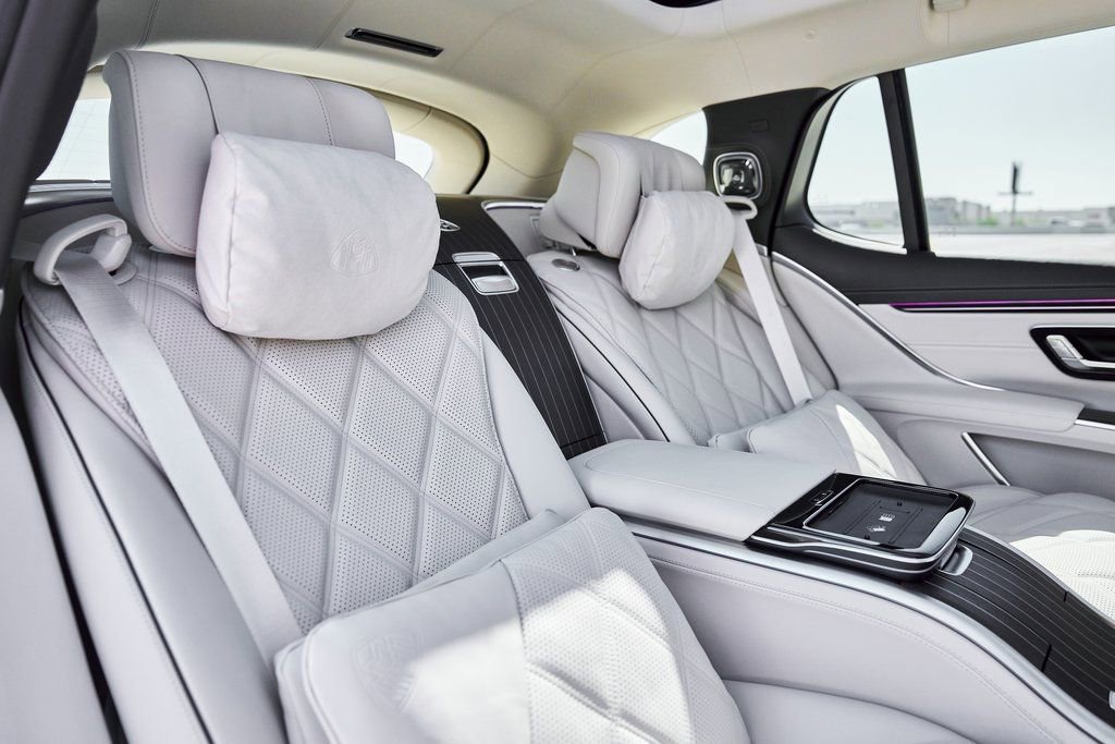 Used 2025 Mercedes-Benz Maybach EQS 680 4MATIC image 48