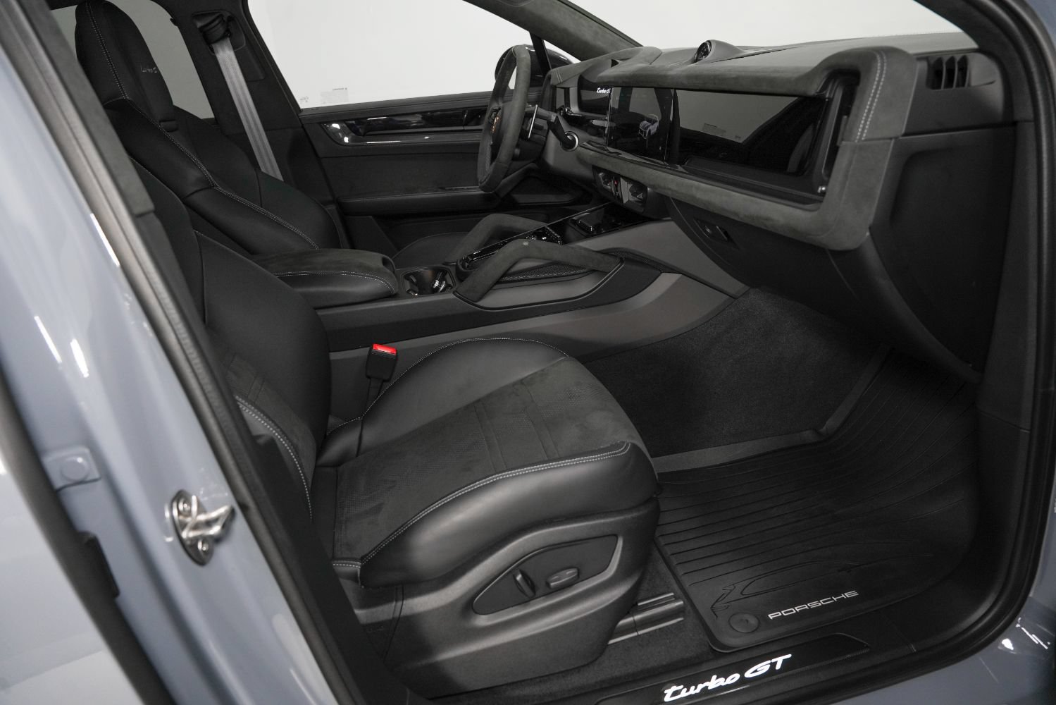 Used 2025 Porsche Cayenne Turbo GT AWD/4WD image 28
