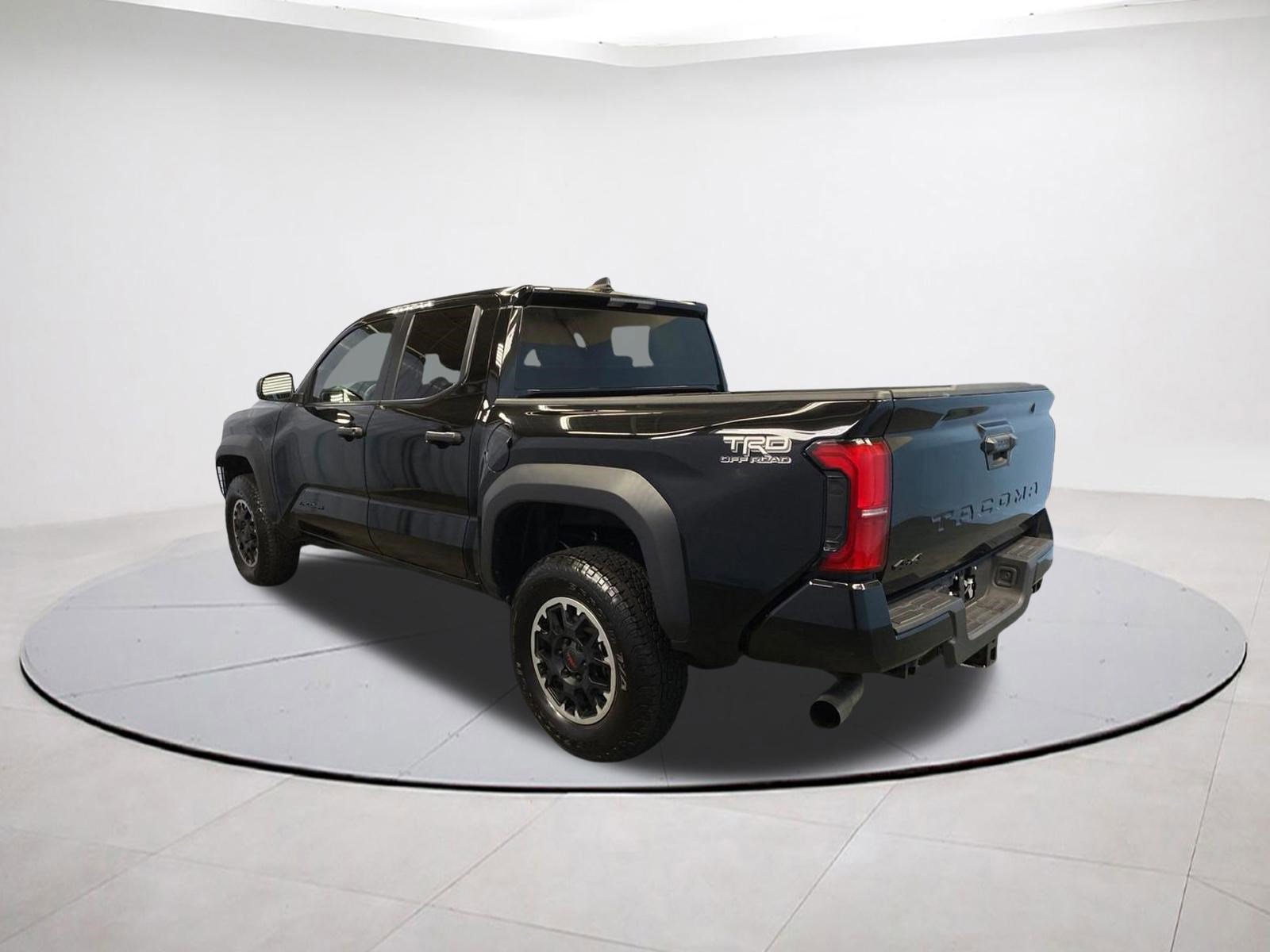 Used 2024 Toyota Tacoma TRD Off-Road AWD/4WD image 4