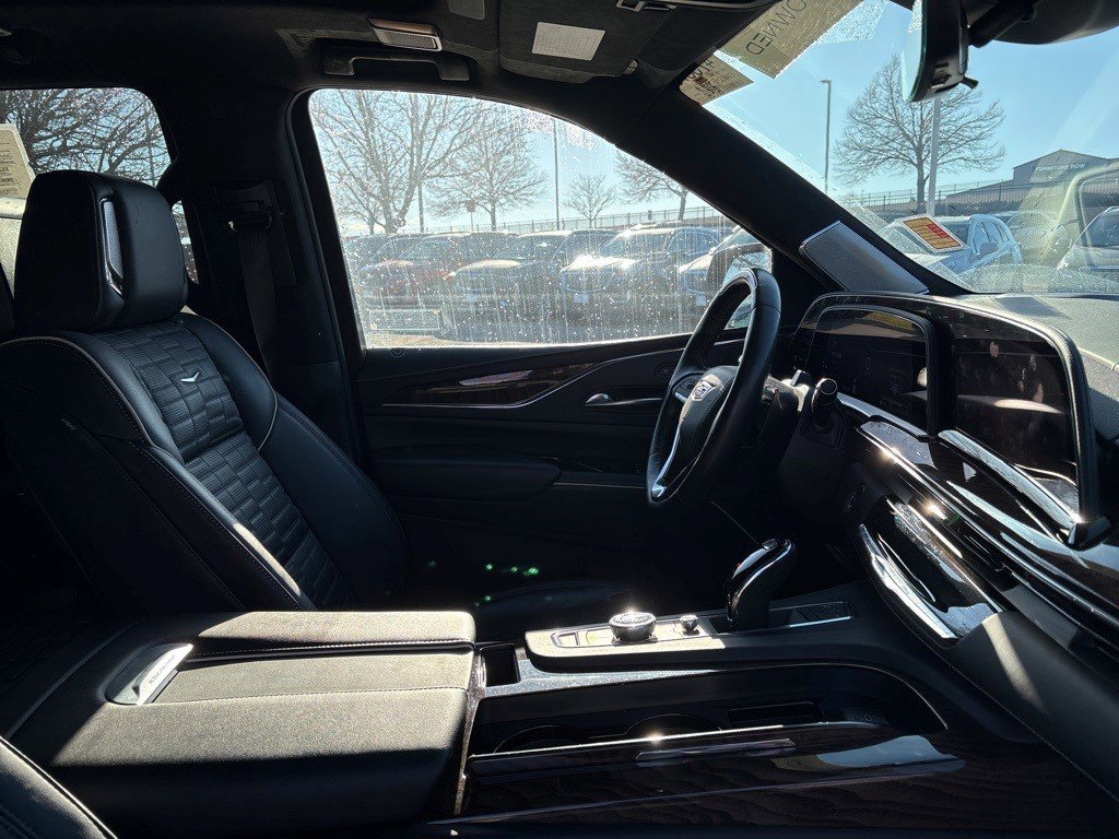 Certified 2023 Cadillac Escalade Premium Luxury Platinum image 23