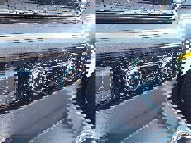 New 2026 GMC Sierra 1500 SLT image 20