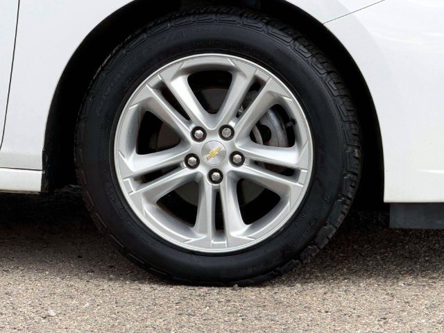 Used 2017 Chevrolet Cruze LT w/ Convenience Package FWD image 9