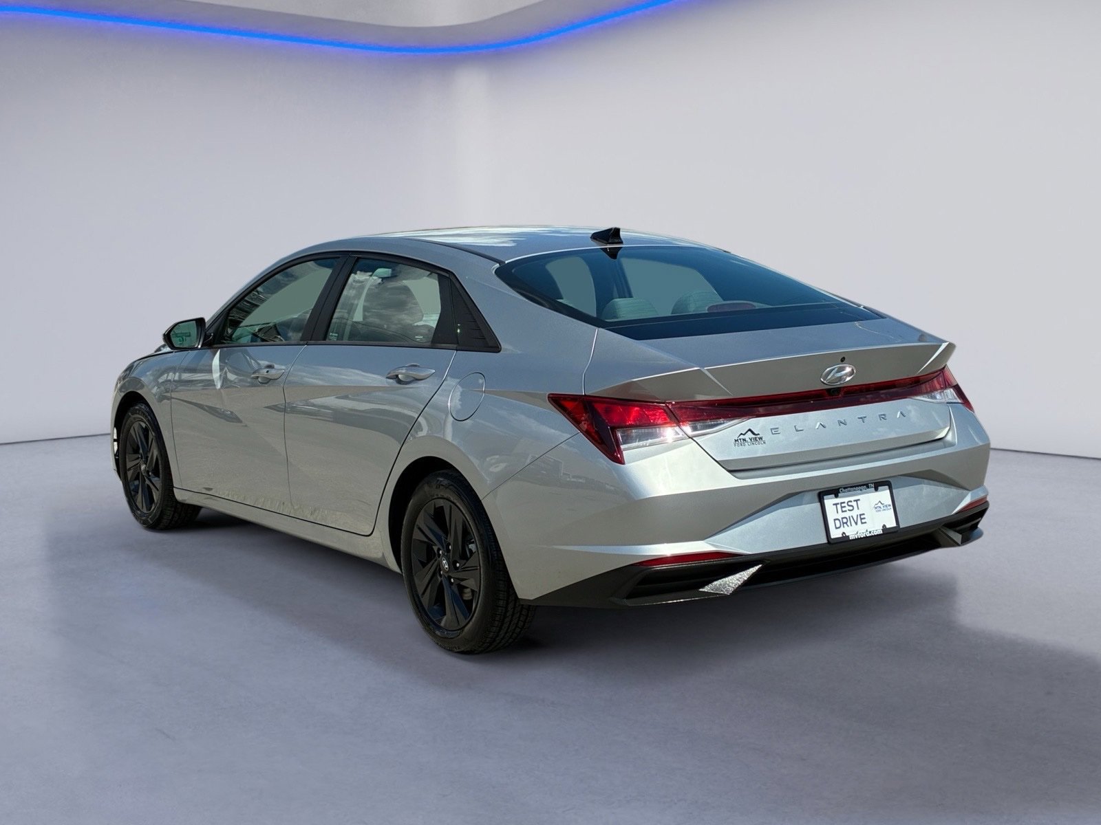 Used 2022 Hyundai Elantra SEL w/ Cargo Package FWD image 3