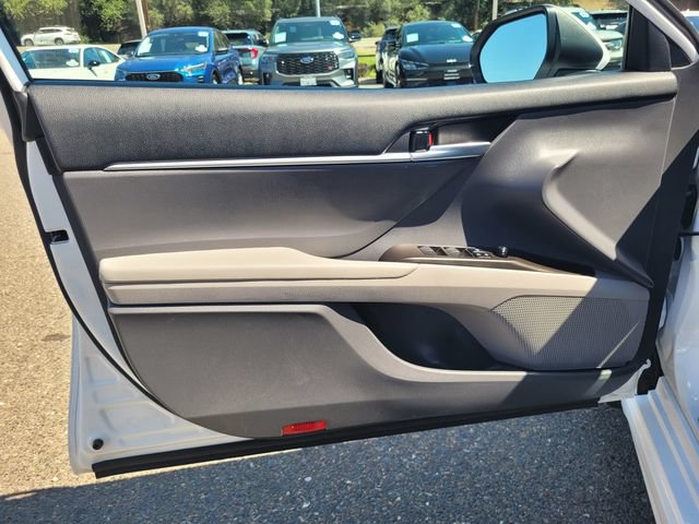 Used 2022 Toyota Camry SE FWD image 16