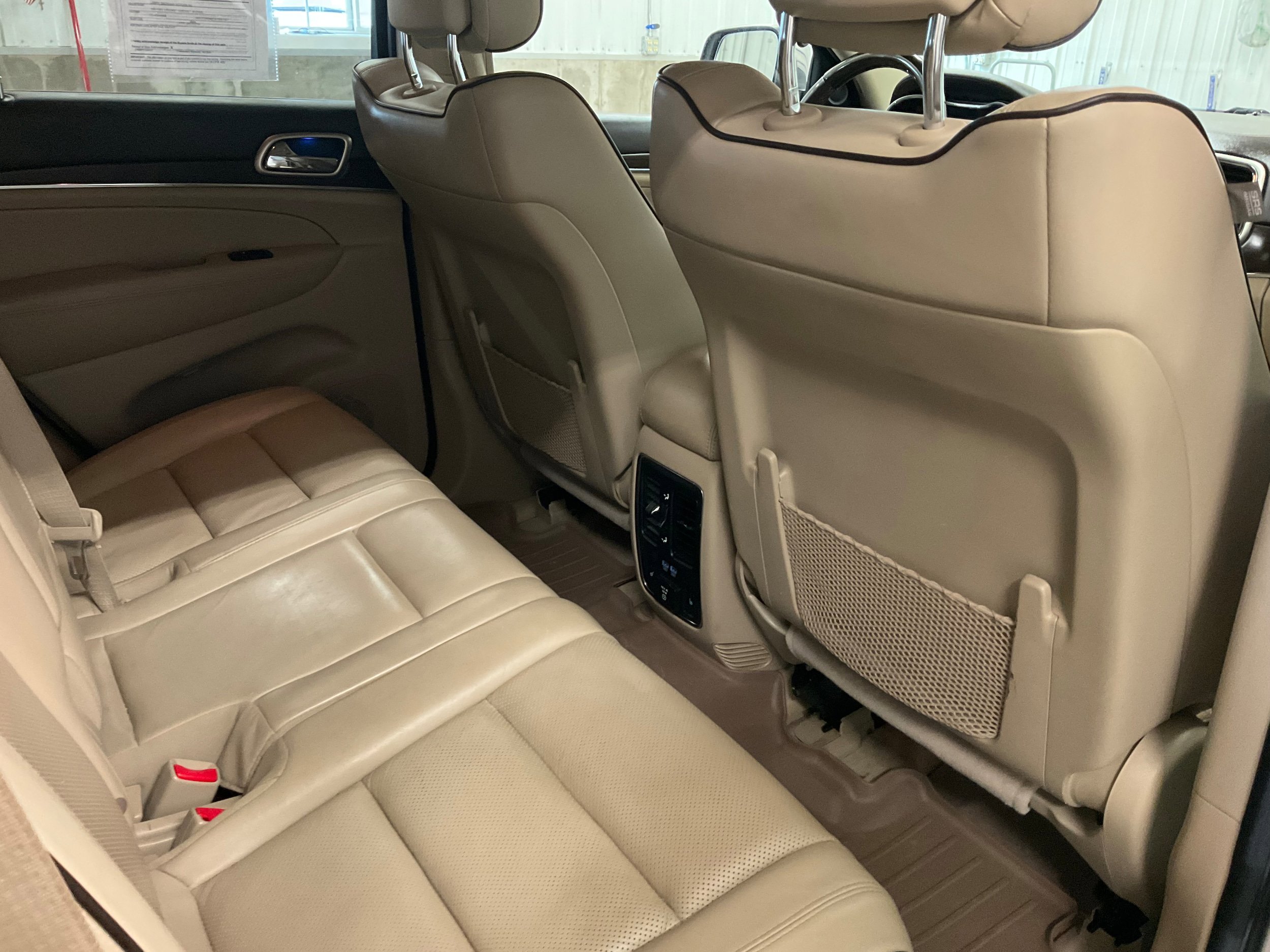 Used 2014 Jeep Grand Cherokee Overland w/ Advanced Technology Group AWD/4WD image 30