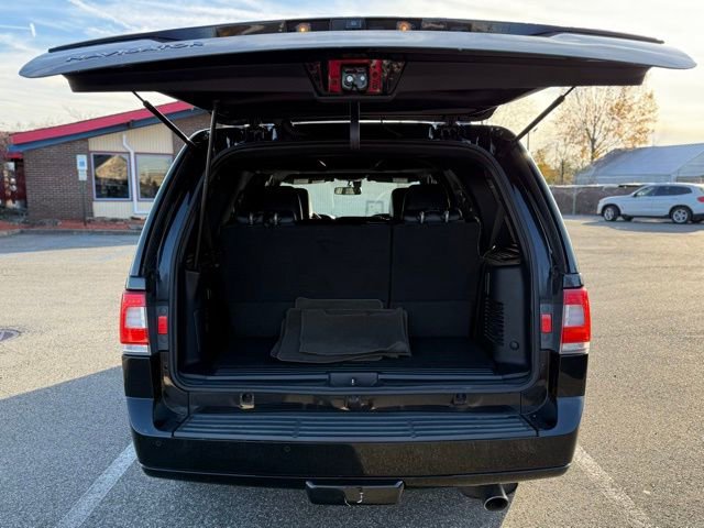 Used 2017 Lincoln Navigator Select image 12