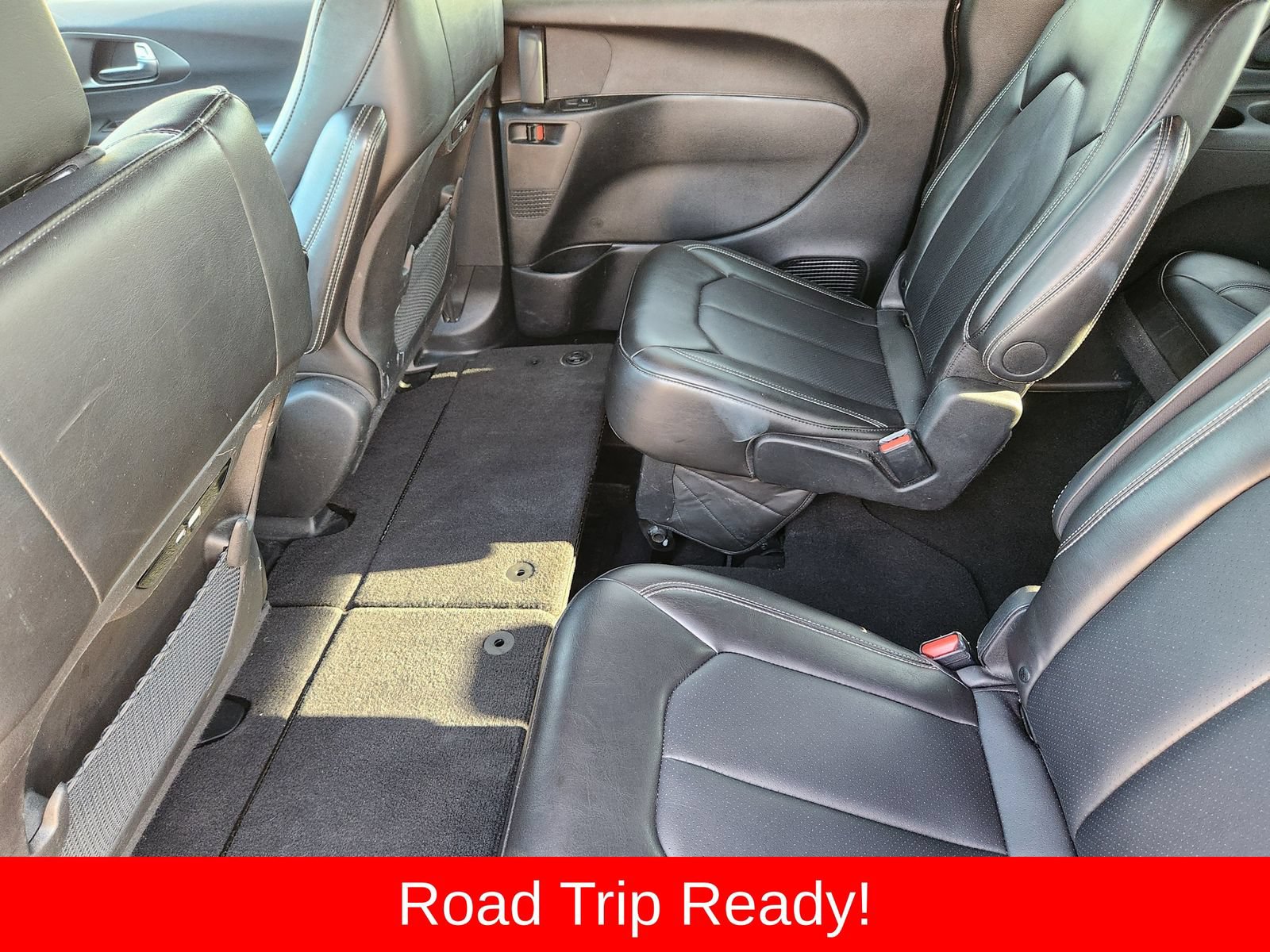 Used 2025 Chrysler Pacifica Select FWD image 39