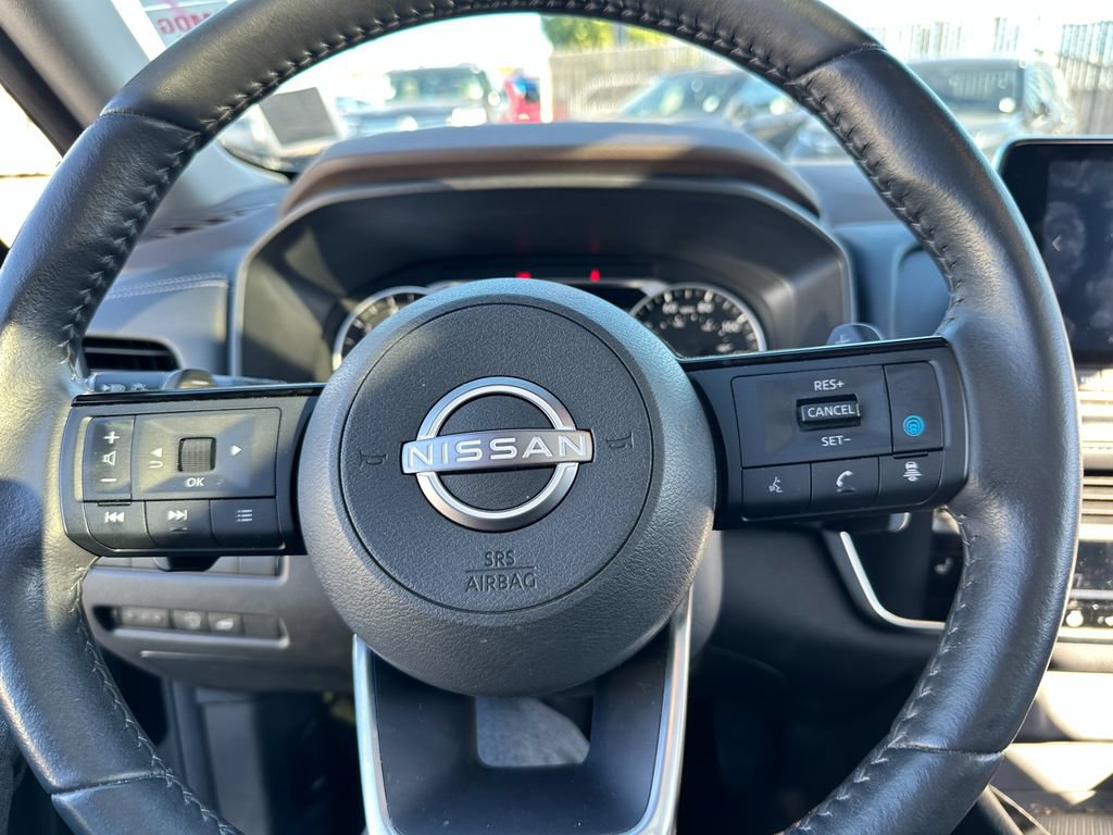 Used 2023 Nissan Rogue SV w/ SV Premium B Package FWD image 14