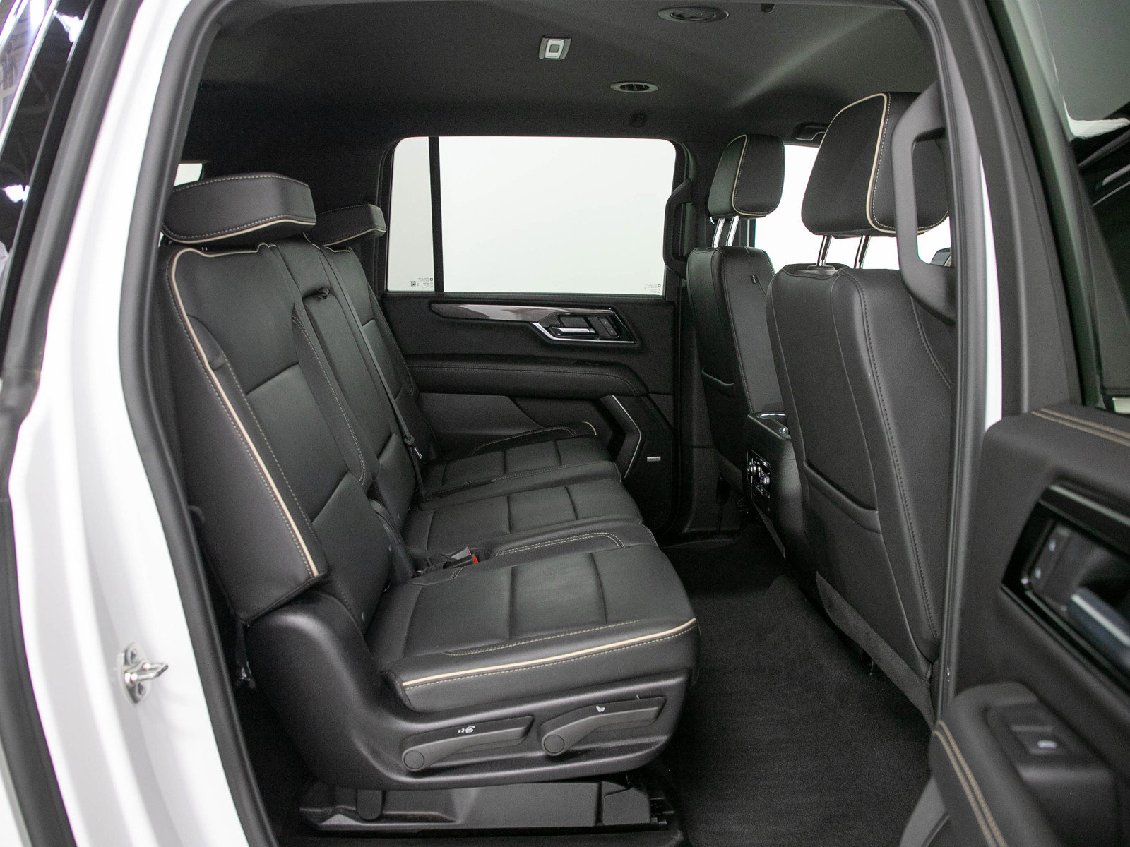 Used 2025 GMC Yukon XL Elevation AWD/4WD image 12