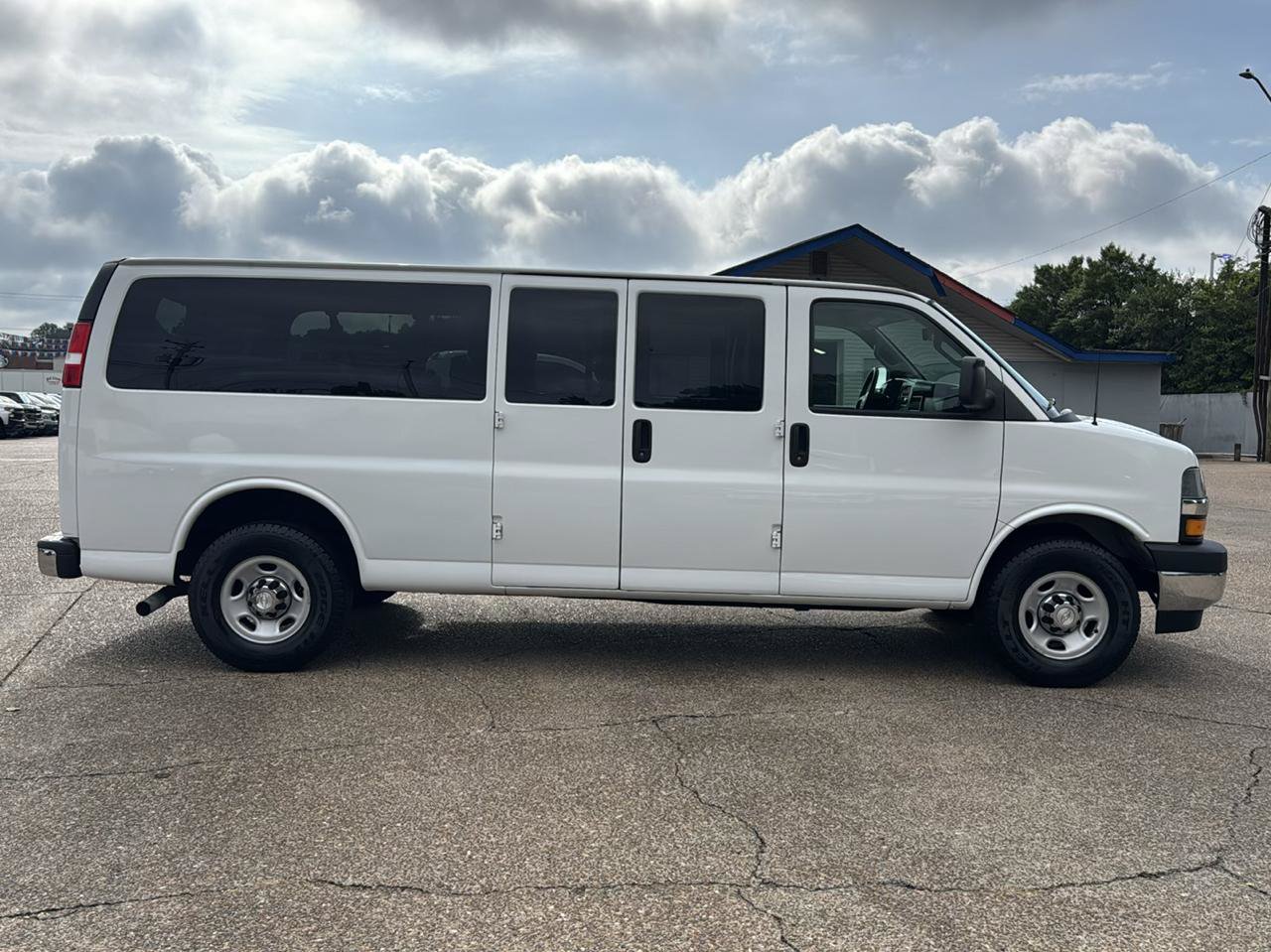 Used 2018 Chevrolet Express 3500 LT w/ LT Preferred Equipment Group RWD image 26