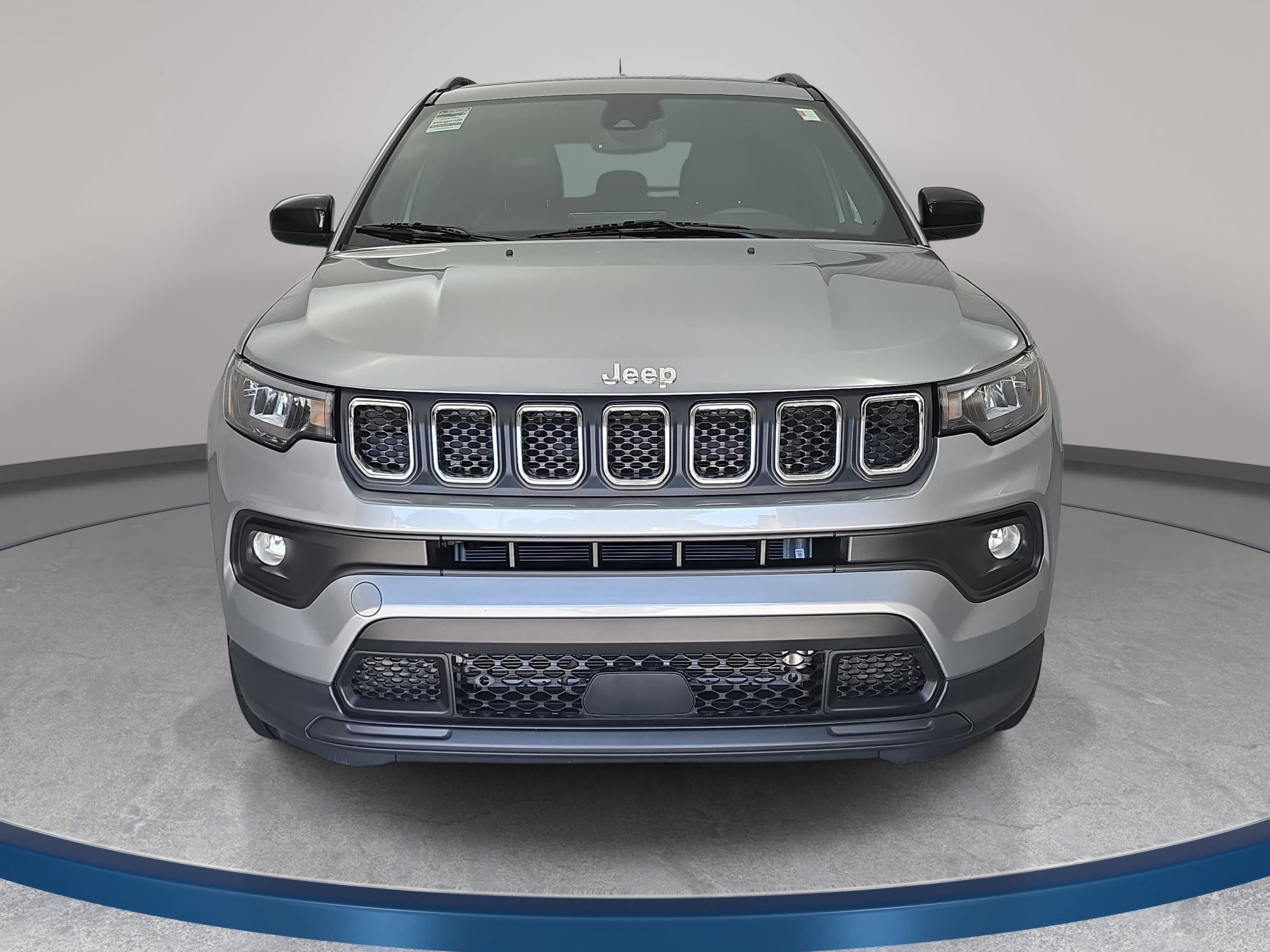 Used 2024 Jeep Compass Latitude w/ Convenience Group AWD/4WD image 2