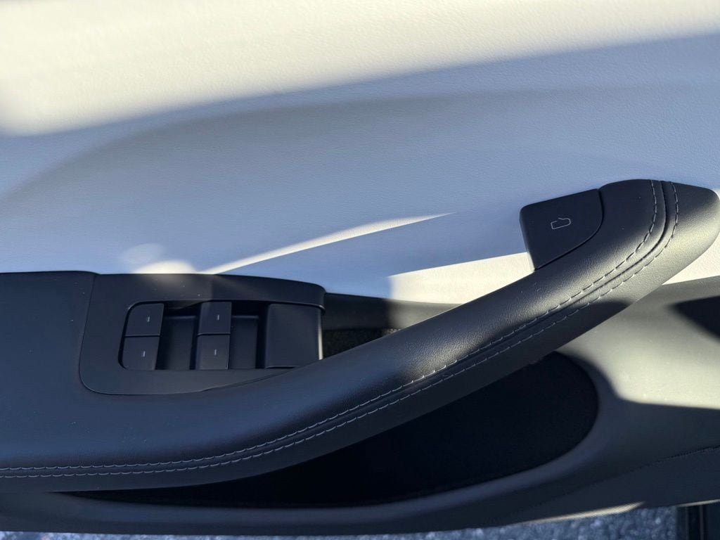 Used 2025 Tesla Model 3 Long Range RWD image 17