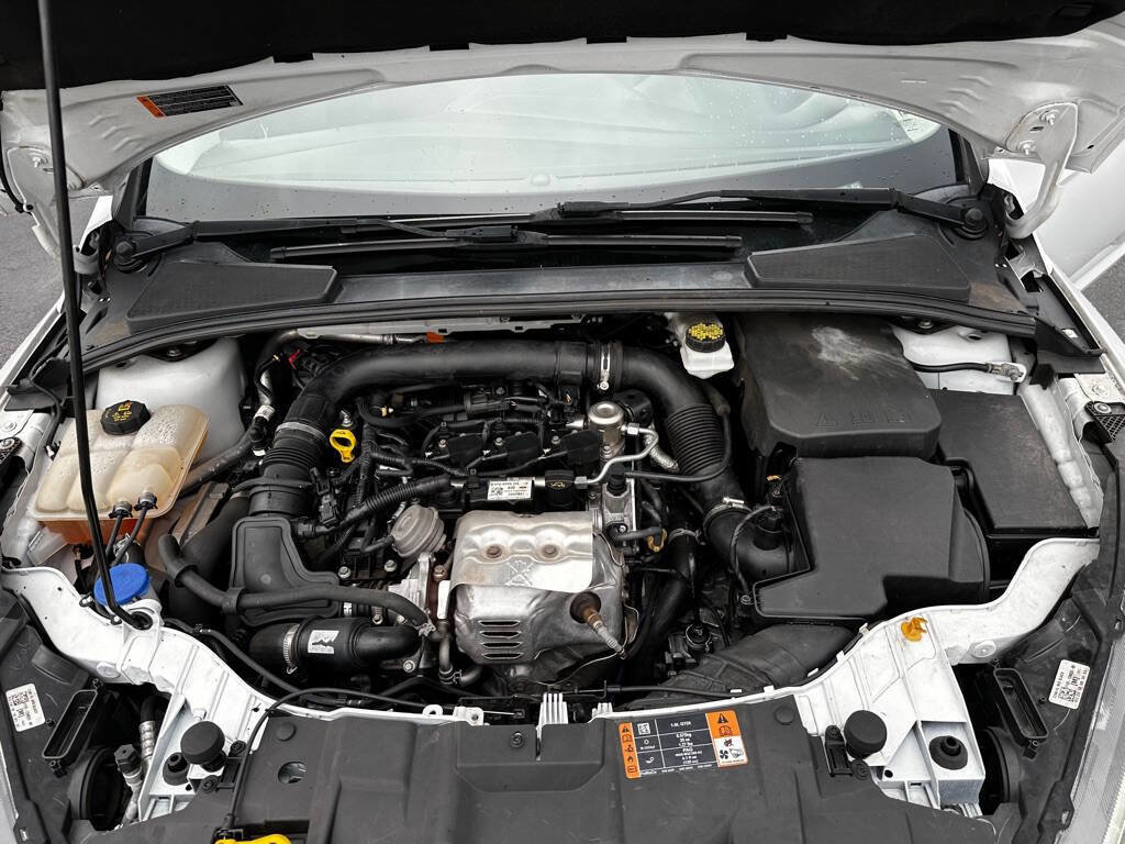 Used 2018 Ford Focus SE w/ SE Appearance Package image 21