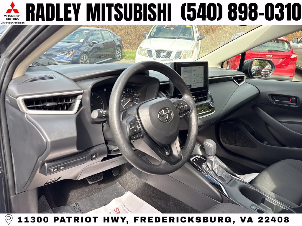 Used 2025 Toyota Corolla LE FWD image 4