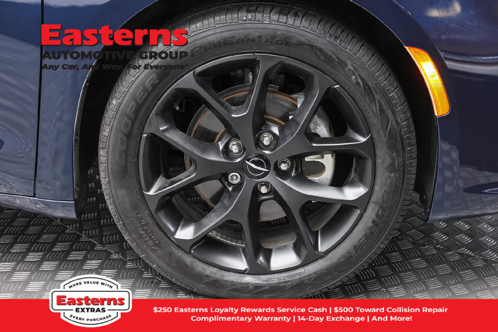 Used 2023 Chrysler Pacifica Touring-L w/ S Appearance Package FWD image 33
