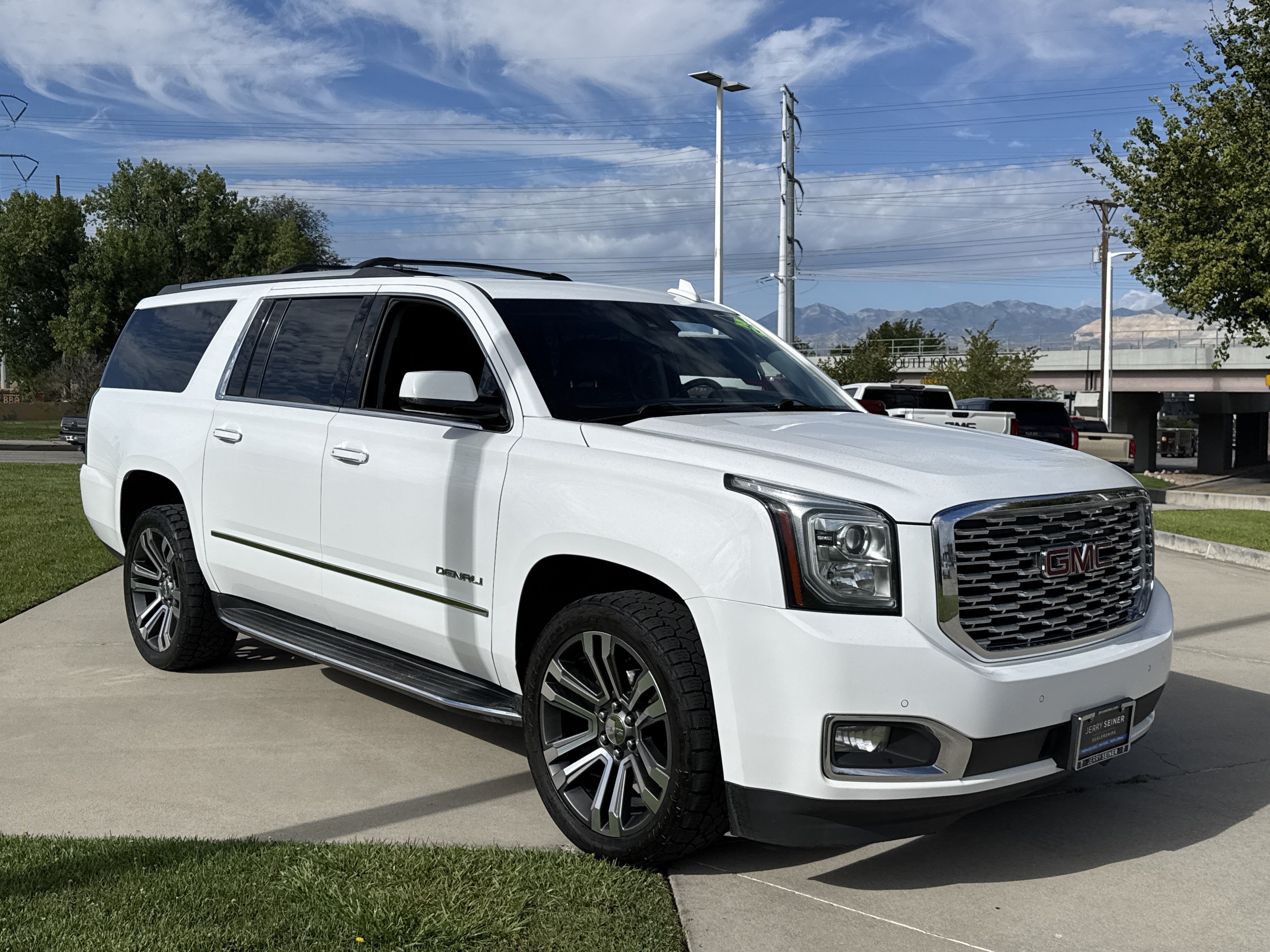 Used 2020 GMC Yukon XL Denali w/ Open Road Package AWD/4WD image 7
