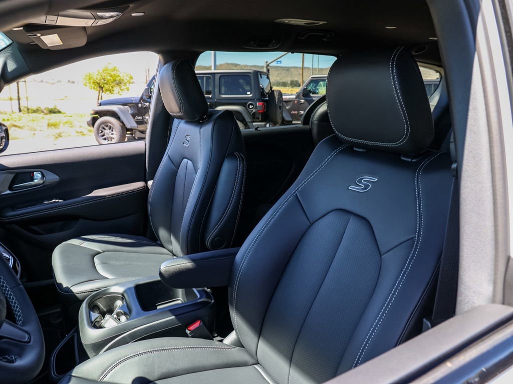 New 2026 Chrysler Pacifica Select w/ S Appearance Package FWD image 15