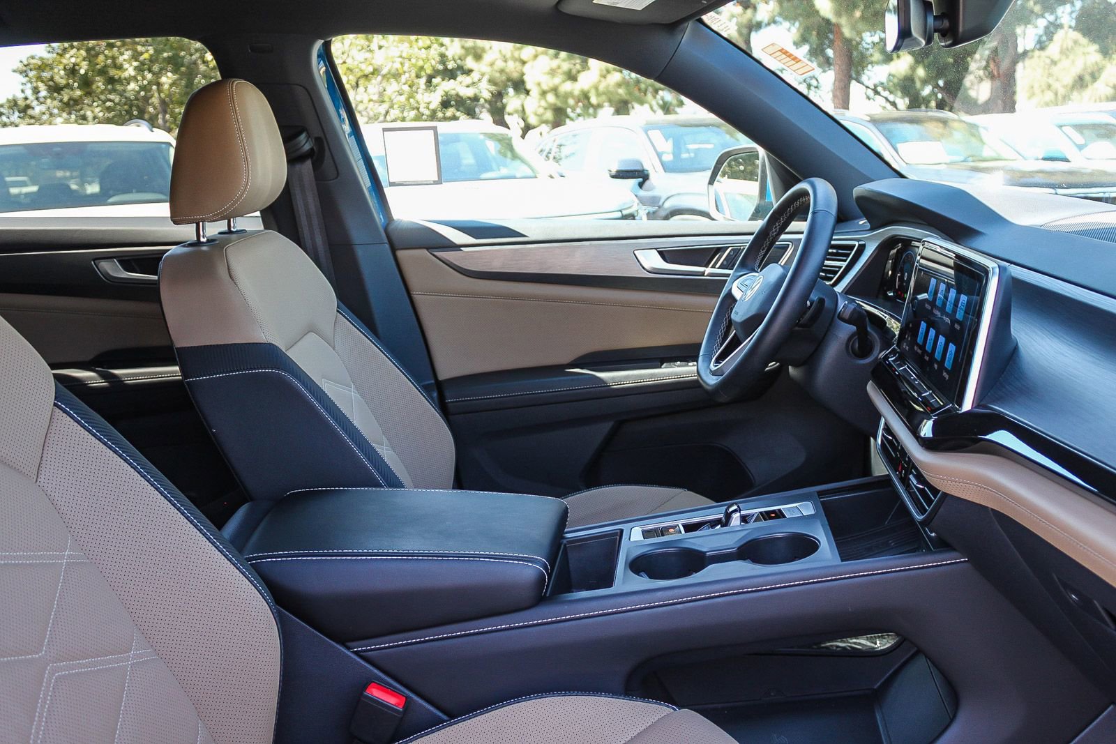 Used 2025 Volkswagen Atlas Cross Sport SE image 17