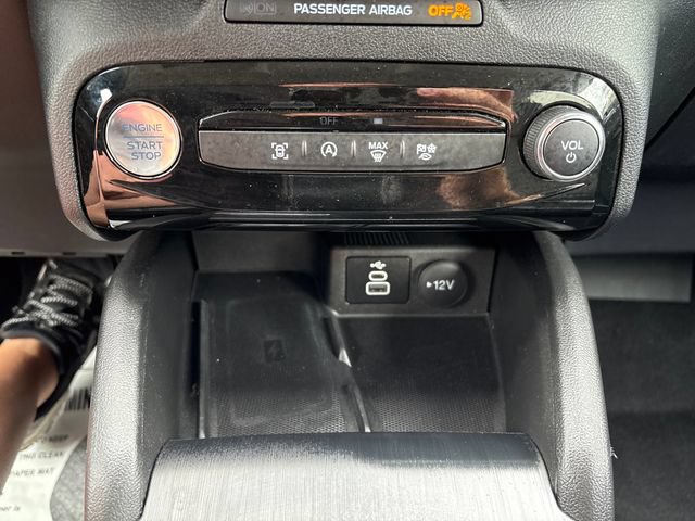 Used 2025 Ford Escape Platinum AWD/4WD image 16