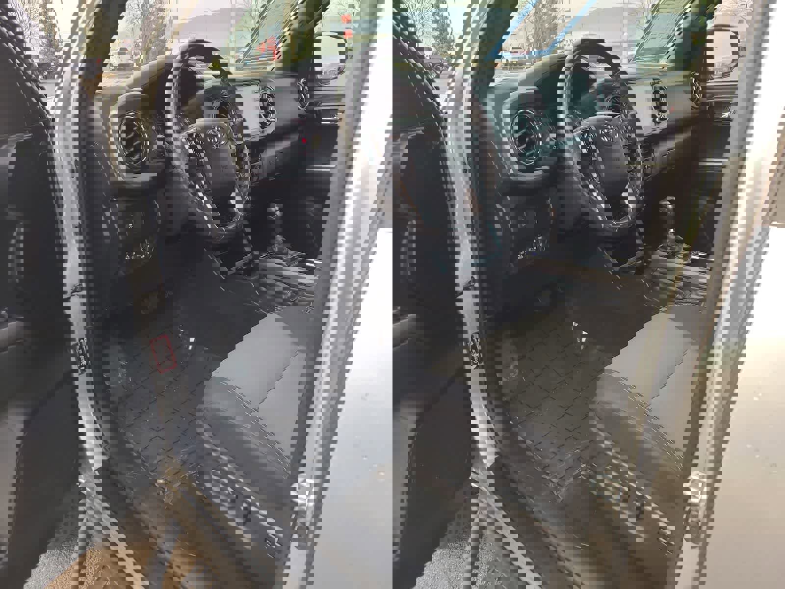 Used 2022 Toyota Tacoma TRD Sport w/ Technology Package image 10