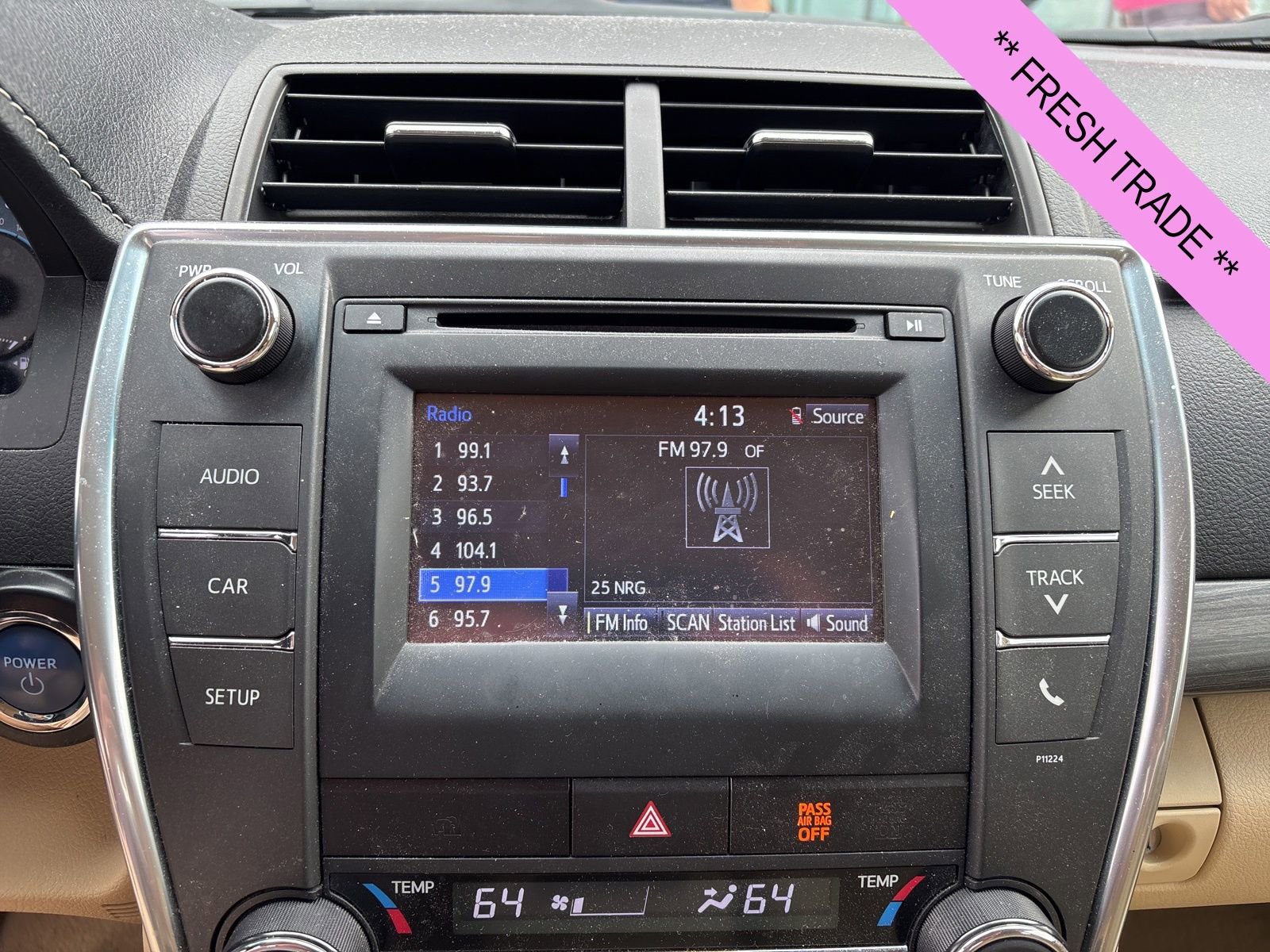 Used 2016 Toyota Camry LE image 9