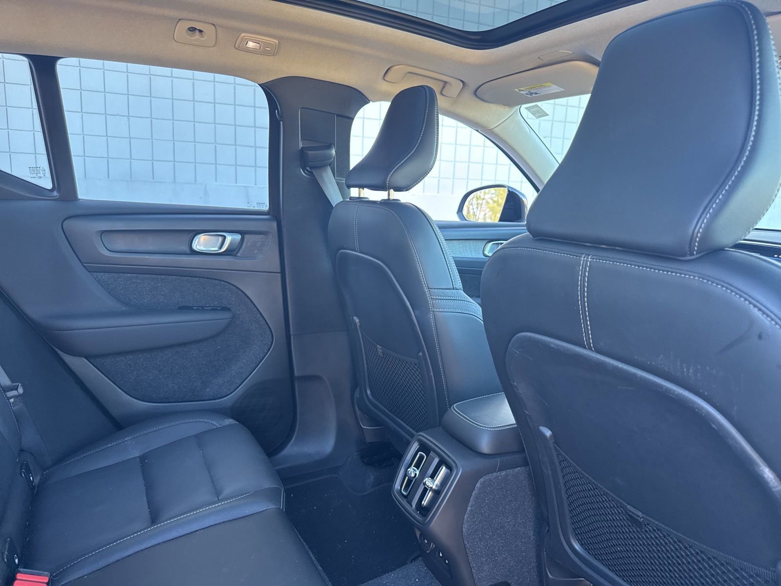 Used 2024 Volvo XC40 B5 Plus image 20