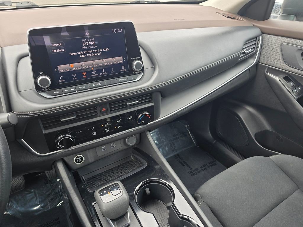 Used 2023 Nissan Rogue S AWD/4WD image 26