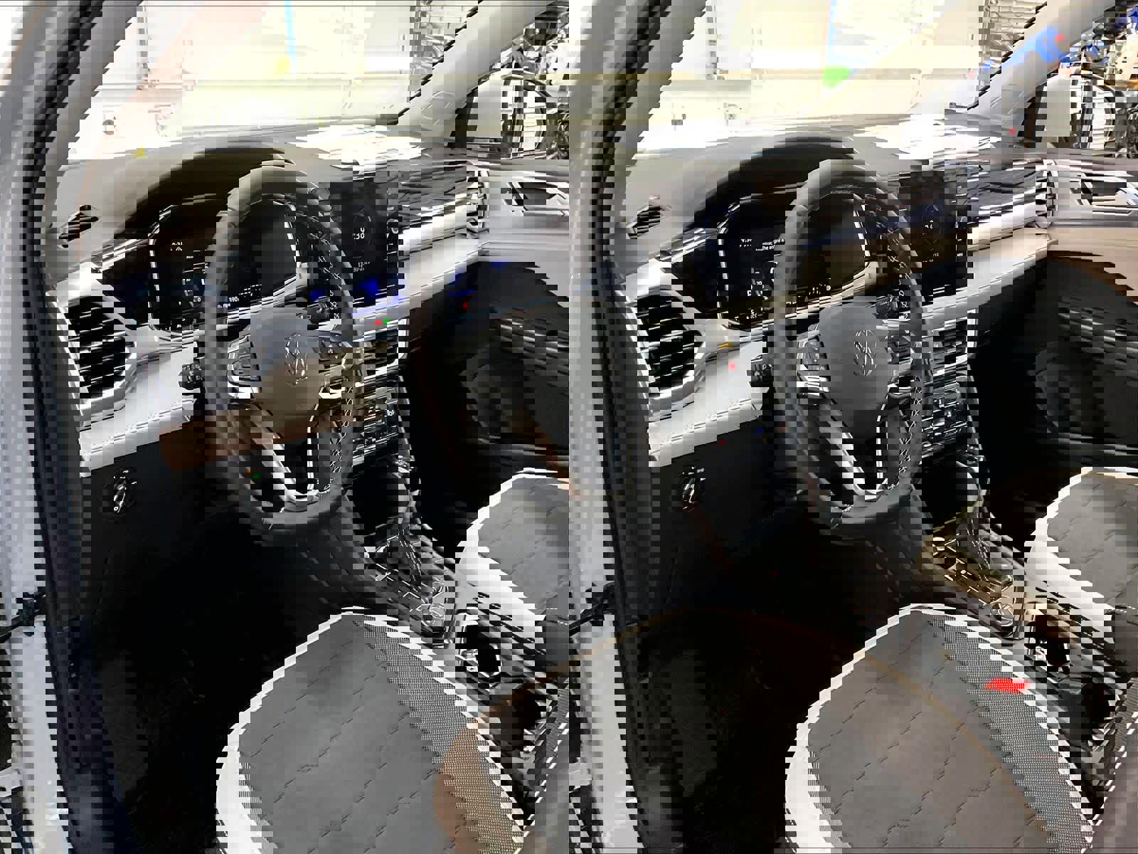 New 2026 Volkswagen Taos SE image 8