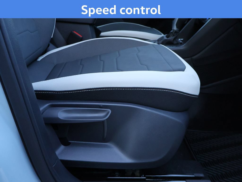 New 2026 Volkswagen Taos SE FWD image 12