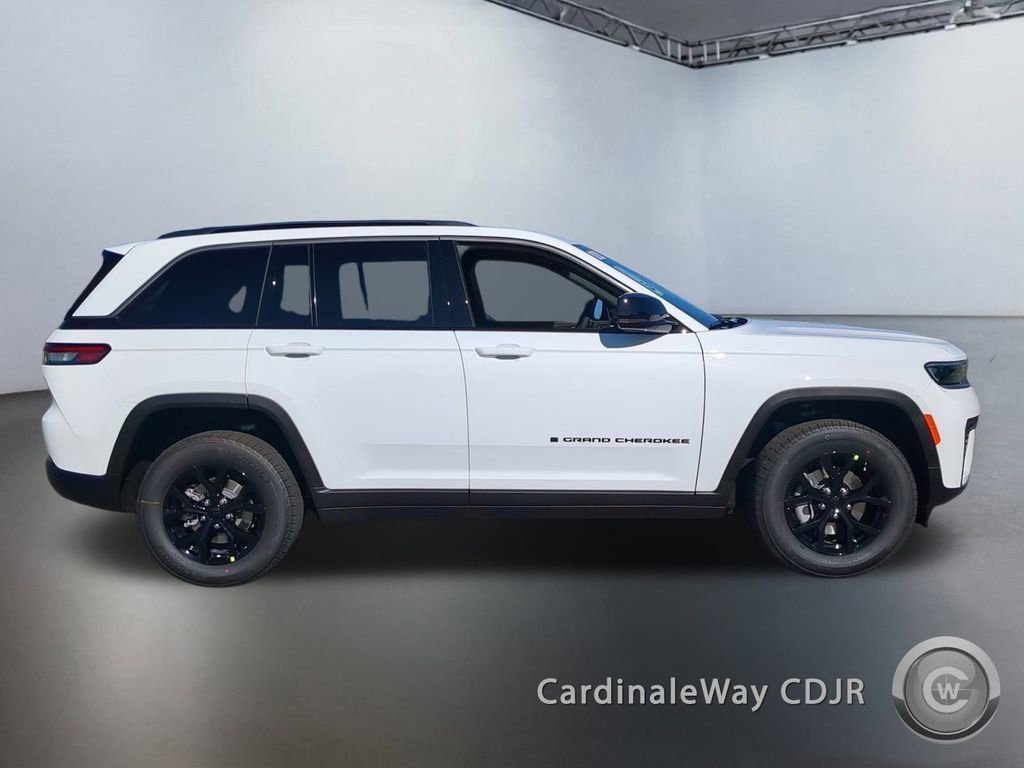 New 2026 Jeep Grand Cherokee Altitude image 3