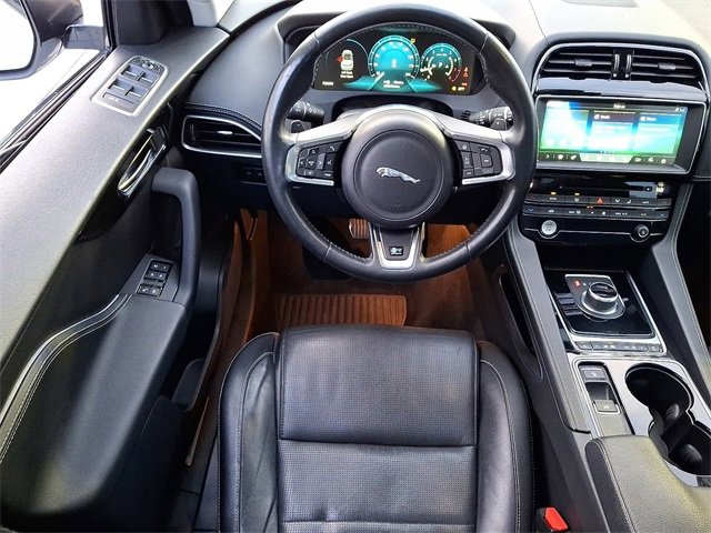 Used 2017 Jaguar F-PACE R-Sport image 11