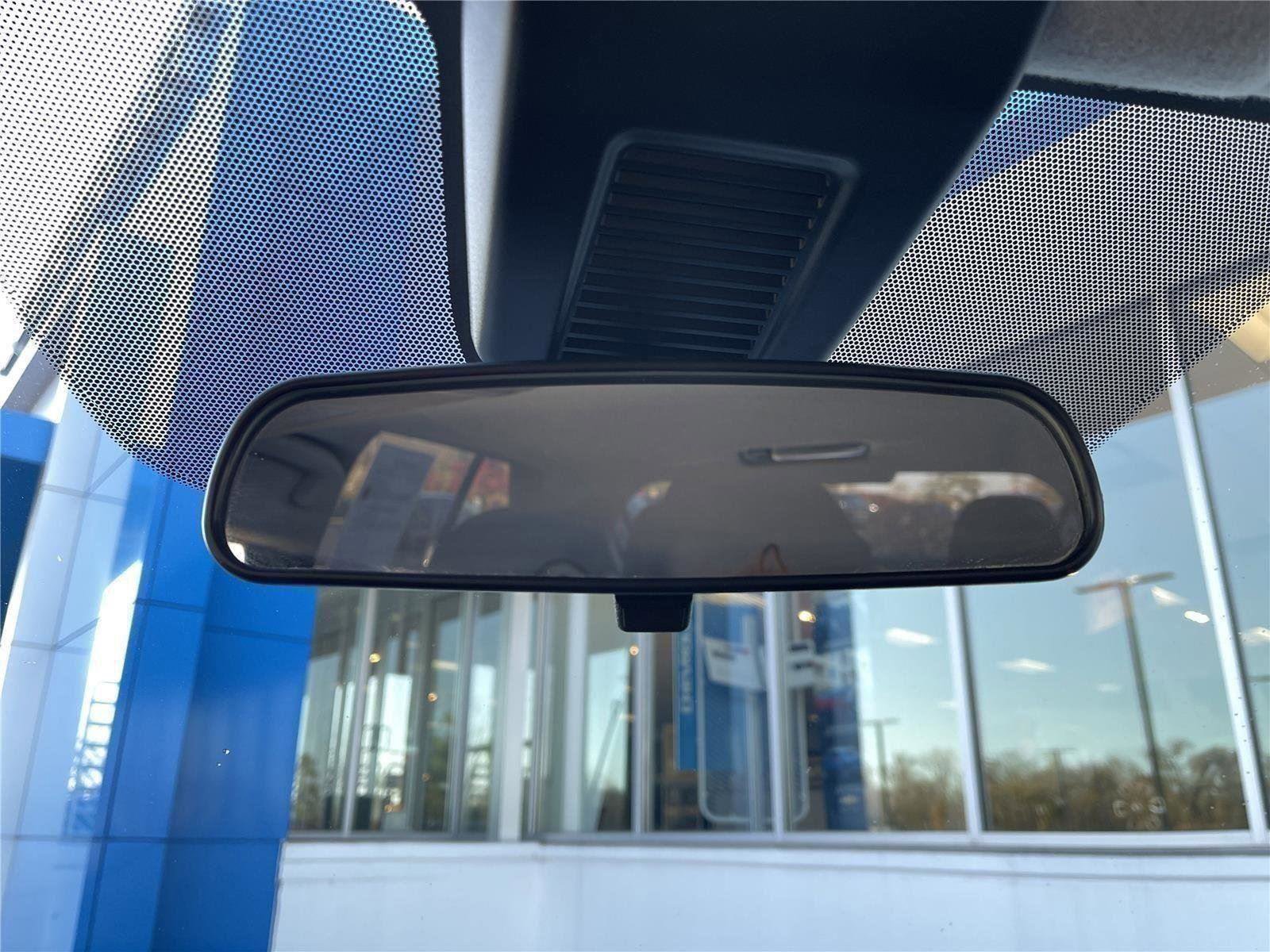 Used 2024 Nissan Kicks SR FWD image 22