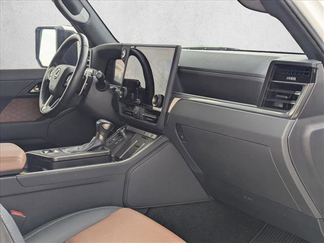 Used 2024 Lexus GX 550 w/ Accessory Package (Z1) AWD/4WD image 24