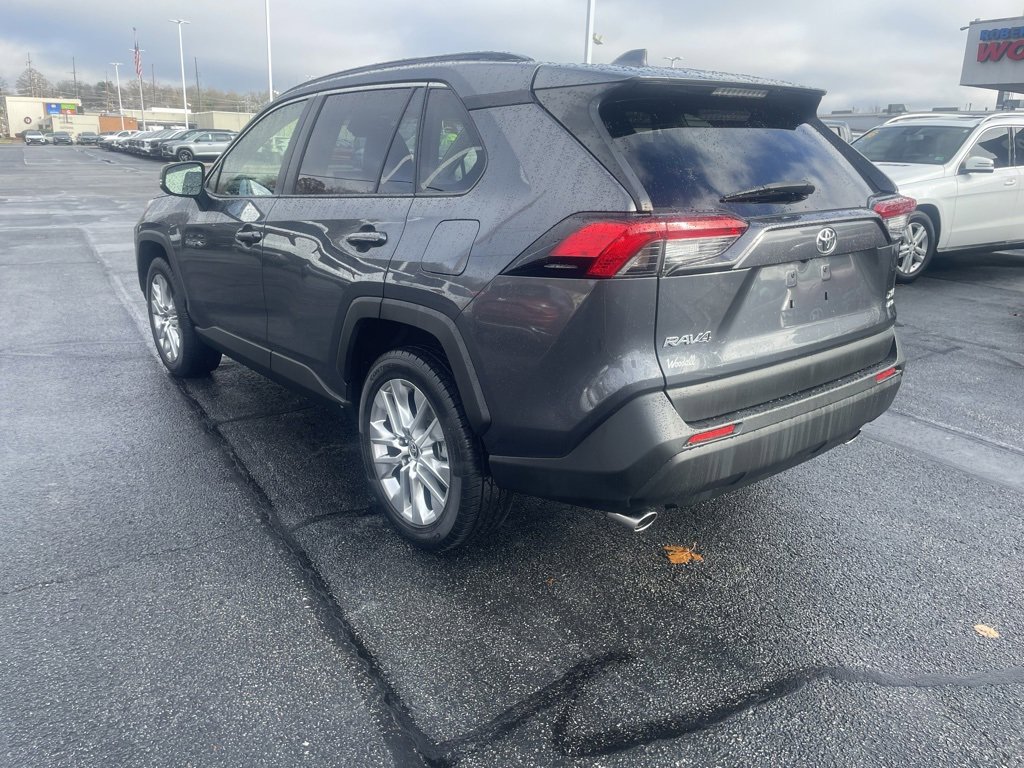 Used 2020 Toyota RAV4 XLE Premium image 7