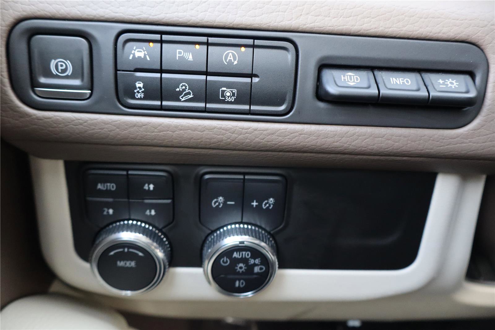 Used 2023 GMC Yukon XL Denali image 12